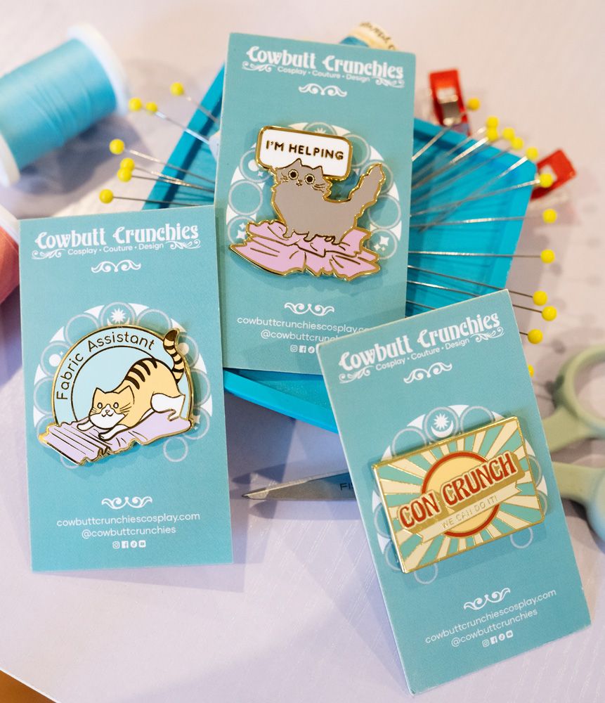 Cosplay Cat Enamel Pin - I'm Helping - Image 2